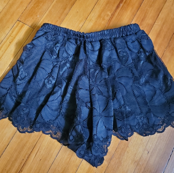 Forever 21 lace shorts - Picture 3 of 4